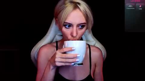 Snapshot of blond_ice_ann chatting on July 2026 11:18:02 PM blond_ice_ann online show from July 2026 11:18:02 PM