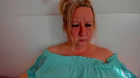 Nicole online show from September 2025 12:20:01 PM