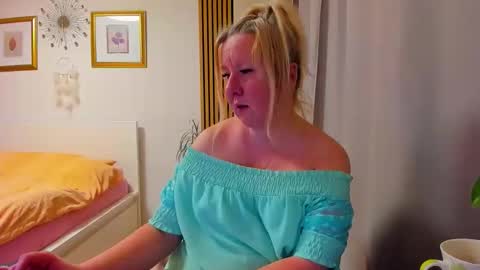 Nicole online show from February 2026 07:03:02 PM