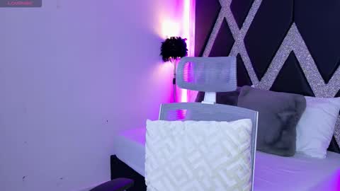 alejandra online show from November 2025 02:10:02 AM