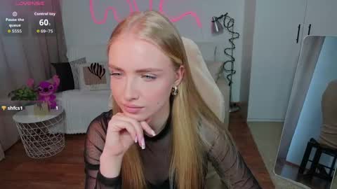 Snapshot of blonde_vibe chatting on May 2026 12:32:02 PM Nessa online show from May 2026 12:32:02 PM