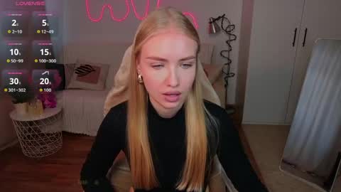 Snapshot of blonde_vibe chatting on May 2026 12:35:02 PM Nessa online show from May 2026 12:35:02 PM