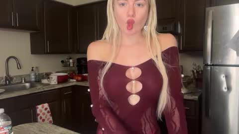 Snapshot of blondebunny999 chatting on May 2026 01:33:02 AM blondebunny999 online show from May 2026 01:33:02 AM