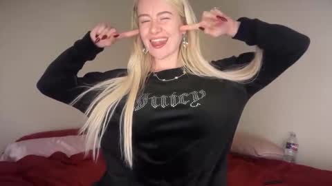 Snapshot of blondebunny999 chatting on May 2026 02:18:02 AM blondebunny999 online show from May 2026 02:18:02 AM
