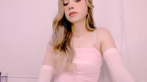 Snapshot of blondetwinkcum19 chatting on March 2025 03:21:02 AM zoey madisson 3 online show from March 2025 03:21:02 AM