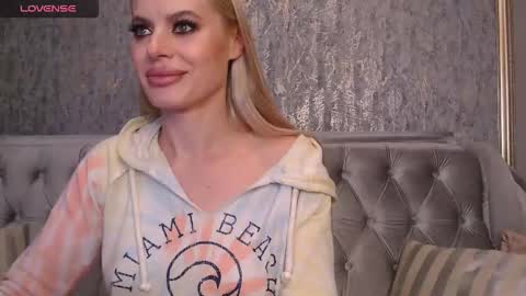 Helen online show from September 2025 08:14:01 PM