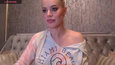 Helen online show from September 2025 01:11:01 AM