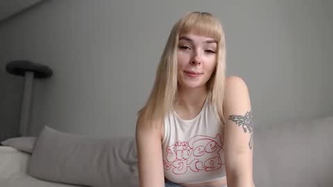 BlondLeyla online show from February 2026 12:01:01 PM