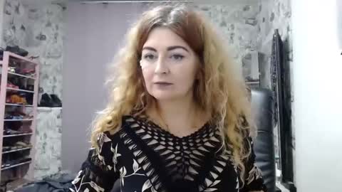 Snapshot of blondmilfs chatting on January 2025 12:27:02 AM BlondMILfs online show from January 2025 12:27:02 AM