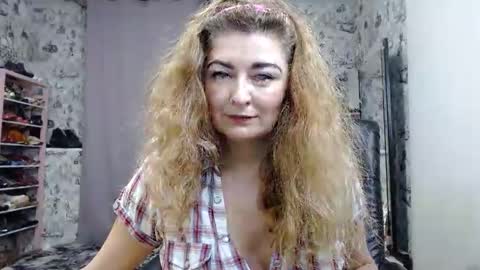 Snapshot of blondmilfs chatting on January 2025 04:08:01 PM BlondMILfs online show from January 2025 04:08:01 PM