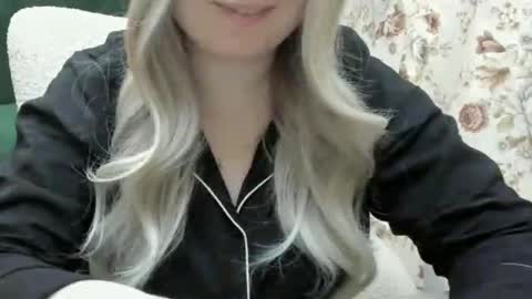 Snapshot of blondymargaret chatting on February 2025 07:52:01 PM blondymargaret online show from February 2025 07:52:01 PM