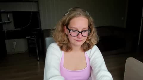 Snapshot of bloomi_lum chatting on October 2025 08:01:01 AM Lumi online show from October 2025 08:01:01 AM