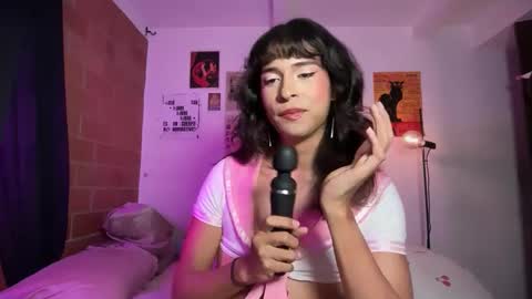 Bella Bloom ts online show from April 2026 12:33:01 AM