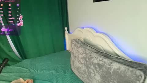 Snapshot of blowjob_queeny chatting on September 2025 06:51:02 AM Welcome guysMy name KatePVT its Open online show from September 2025 06:51:02 AM