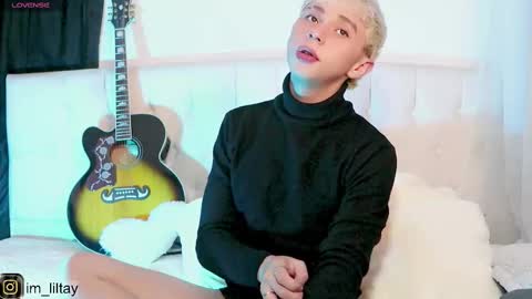 Snapshot of blue_boy_1 chatting on February 2025 12:37:01 AM TAY online show from February 2025 12:37:01 AM