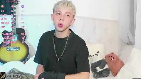 Snapshot of blue_boy_1 chatting on February 2025 01:02:02 AM TAY online show from February 2025 01:02:02 AM