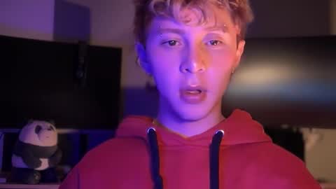 Snapshot of blue_boy_1 chatting on December 2025 01:02:02 AM TAY online show from December 2025 01:02:02 AM