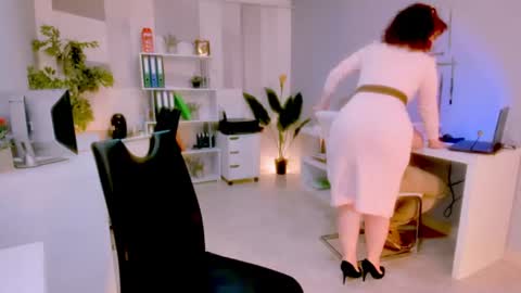 Snapshot of bluediamondsdreams chatting on June 2026 08:42:01 PM bluediamondsdreams online show from June 2026 08:42:01 PM