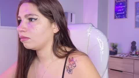 Snapshot of bluee_hazell chatting on October 2025 11:40:02 AM online show from October 2025 11:40:02 AM