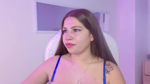 Snapshot of bluee_hazell chatting on November 2025 11:38:02 AM online show from November 2025 11:38:02 AM