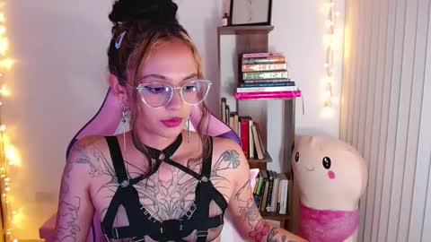 Im Abril .. Nice to meet you  thumb up me please its important  INDEPENDENT MODEL online show from September 2025 12:59:01 AM
