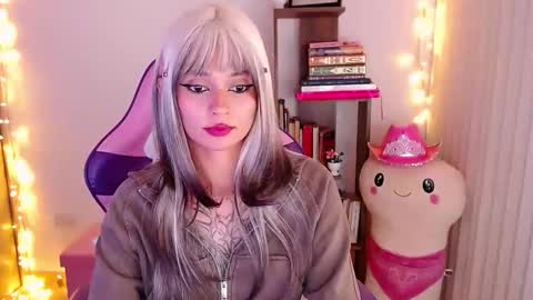 Snapshot of bluee_v chatting on November 2025 02:33:01 AM Im Abril .. Nice to meet you thumb up me please its important INDEPENDENT MODEL online show from November 2025 02:33:01 AM