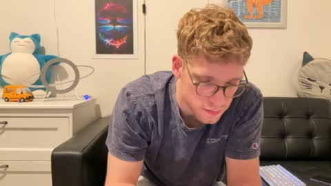 Snapshot of blueeyedtallguy chatting on December 2024 02:42:02 AM blueeyedtallguy online show from December 2024 02:42:02 AM