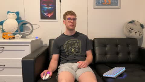 Snapshot of blueeyedtallguy chatting on December 2024 01:57:02 AM blueeyedtallguy online show from December 2024 01:57:02 AM