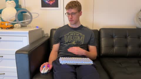 Snapshot of blueeyedtallguy chatting on January 2025 04:22:02 AM blueeyedtallguy online show from January 2025 04:22:02 AM