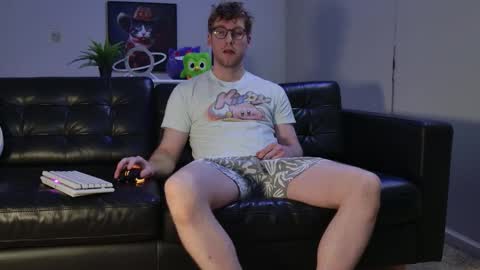 Snapshot of blueeyedtallguy chatting on October 2025 01:06:02 AM blueeyedtallguy online show from October 2025 01:06:02 AM