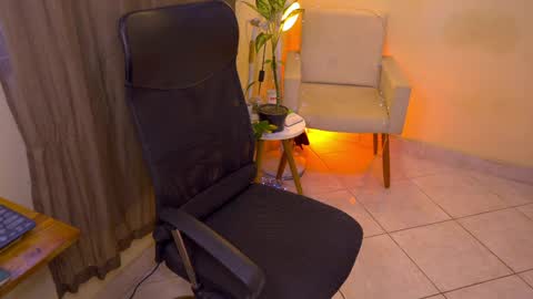 Snapshot of blueflora chatting on April 2026 03:02:02 PM FLORAA online show from April 2026 03:02:02 PM