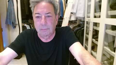 Snapshot of blueisles chatting on December 2024 09:06:01 AM blueisles online show from December 2024 09:06:01 AM