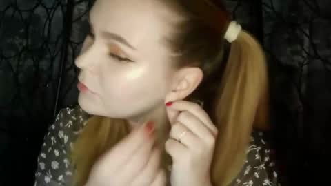 blushing_star online show from December 2025 11:30:02 AM