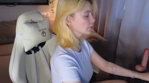 Snapshot of blvckmilk chatting on July 2026 11:07:01 PM Alice and David online show from July 2026 11:07:01 PM