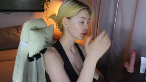 Snapshot of blvckmilk chatting on July 2026 11:04:02 PM Alice and David online show from July 2026 11:04:02 PM