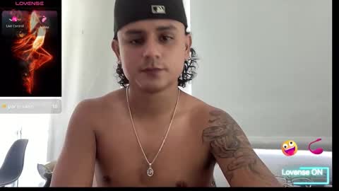 Snapshot of bob_pettersonn chatting on October 2025 03:00:01 PM Bob INDEPENDENT MODEL online show from October 2025 03:00:01 PM