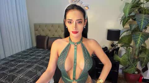 bombshelllaurax online show from November 2025 10:19:01 PM