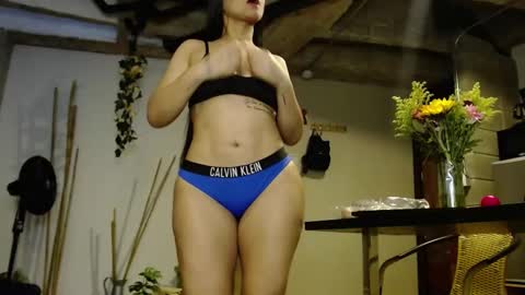 Snapshot of booty_bomb69 chatting on October 2025 09:45:01 PM MARIANA online show from October 2025 09:45:01 PM