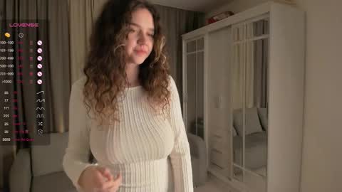 Ella online show from October 2025 07:22:02 PM