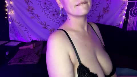 BossMom online show from February 2025 01:30:02 AM