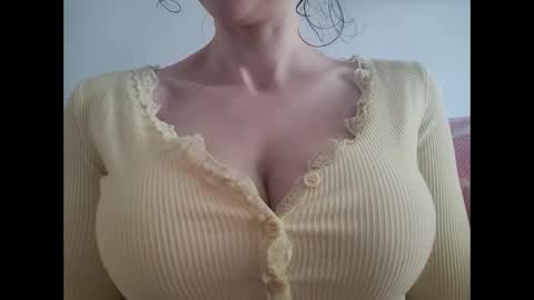 Bouncy Queen Majesty online show from June 2026 07:24:02 PM