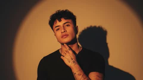 boy_nauthy online show from December 2025 07:53:02 PM