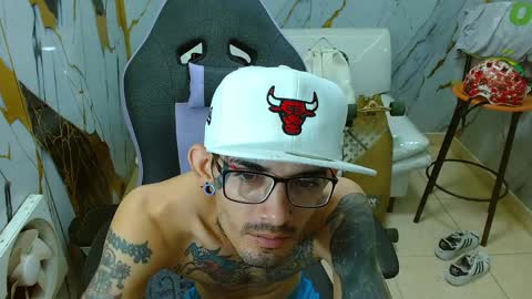 boy_tatto77 online show from April 2026 01:41:01 PM
