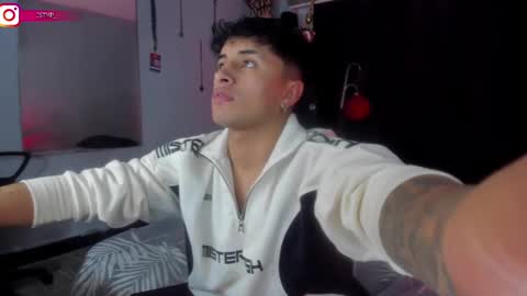 Snapshot of boylatin_777 chatting on February 2025 04:00:02 AM miguel online show from February 2025 04:00:02 AM