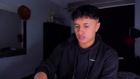 Snapshot of boylatin_777 chatting on March 2025 05:40:01 AM miguel online show from March 2025 05:40:01 AM