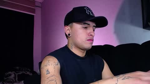 Snapshot of boylatin_777 chatting on October 2025 04:10:02 AM miguel online show from October 2025 04:10:02 AM