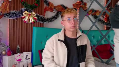 Snapshot of boys_2_play chatting on December 2025 01:09:01 PM Axel Chris online show from December 2025 01:09:01 PM