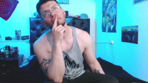 Snapshot of brad_hot_boy chatting on December 2024 05:48:02 PM brad hot boy online show from December 2024 05:48:02 PM