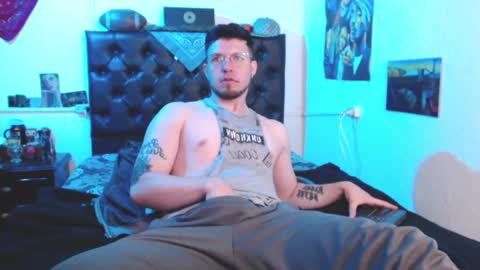 Snapshot of brad_hot_boy chatting on December 2024 04:06:01 PM brad hot boy online show from December 2024 04:06:01 PM