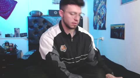 Snapshot of brad_hot_boy chatting on March 2025 04:17:01 PM brad hot boy online show from March 2025 04:17:01 PM